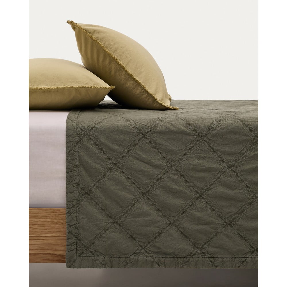 Zelený bavlnený prešívaný pléd 240x260 cm Serla – Kave Home