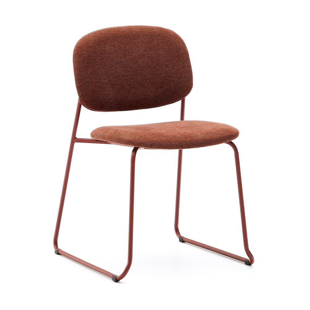 Kovová stohovateľná jedálenská stolička v terakotovej farbe Meli – Kave Home