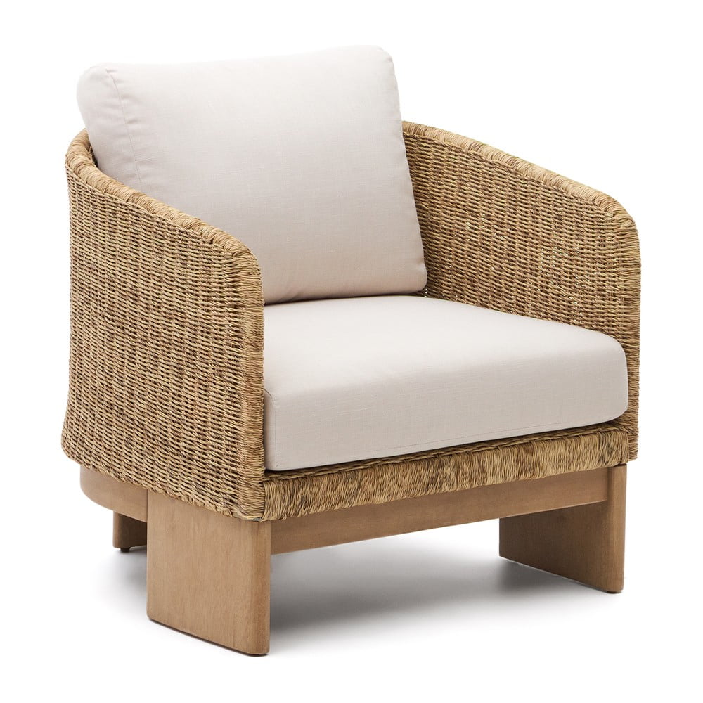 Béžové/v prírodnej farbe drevené/z umelého ratanu záhradné kreslo Xoriguer – Kave Home