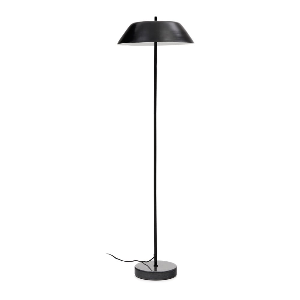 Čierna stojacia lampa s kovovým tienidlom (výška 153 cm) Sayra – Kave Home