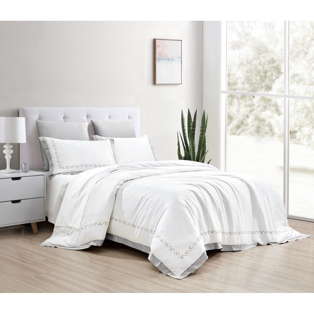 Biele obliečky na jednolôžko z bavlneného saténu s plachtou/6-dielne 140x200 cm Diana – Mila Home Luxury