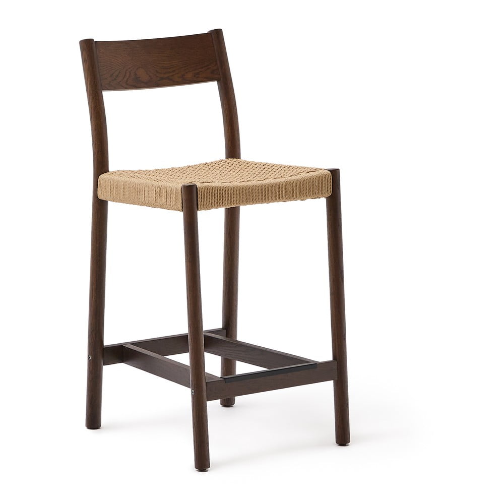 Hnedá/v prírodnej farbe barová stolička z dubového dreva (výška sedadla 65 cm) Yalia – Kave Home