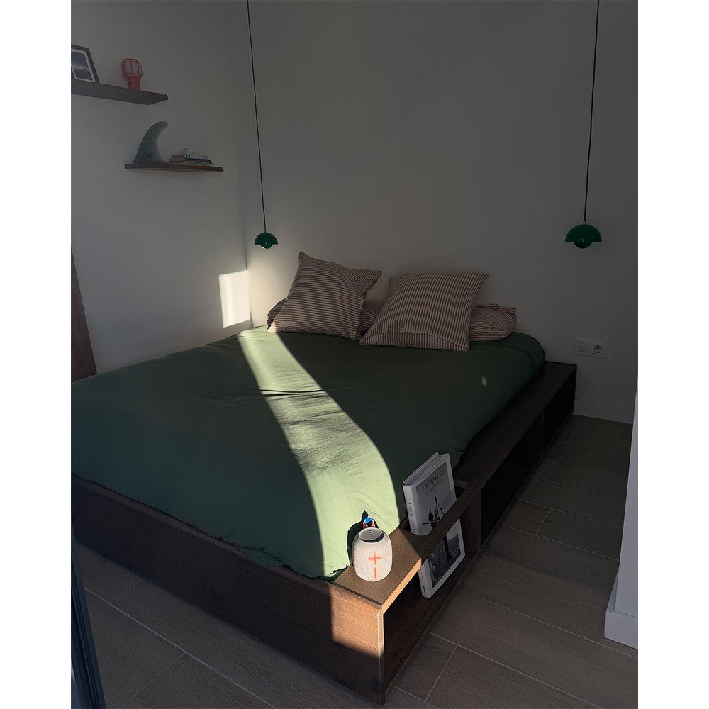 Hnedá dvojlôžková posteľ z borovicového dreva s roštom 180x200 cm Ziggy – Karup Design