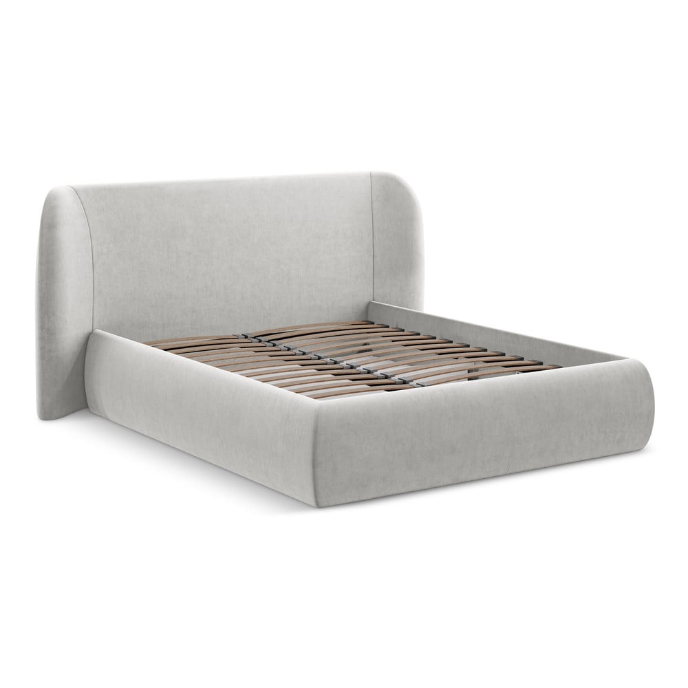 Svetlosivá čalúnená dvojlôžková posteľ s úložným priestorom s roštom 180x200 cm Hauke – Makamii