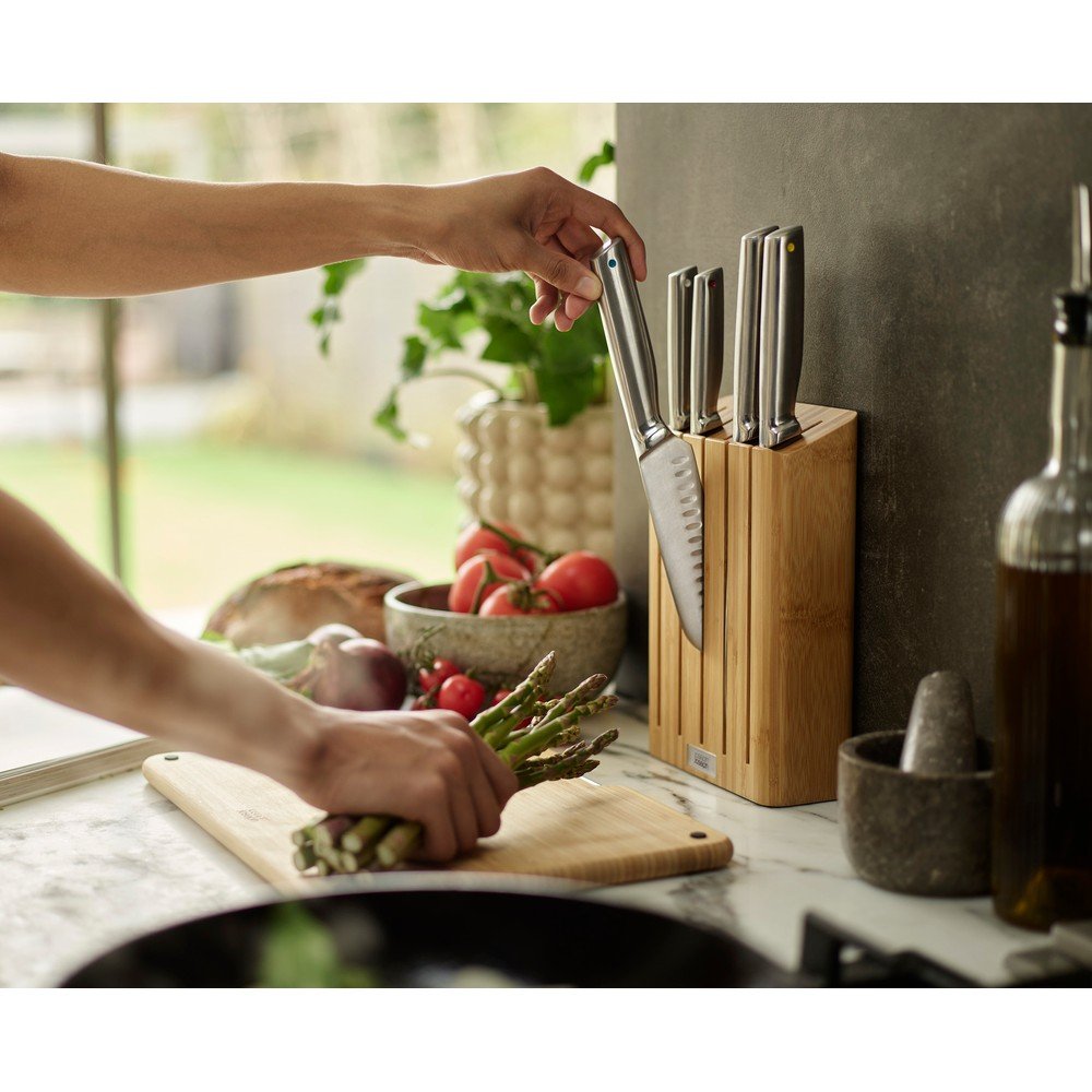 Súprava nožov so stojanom 5 ks z nehrdzavejúcej ocele Elevate Bamboo – Joseph Joseph