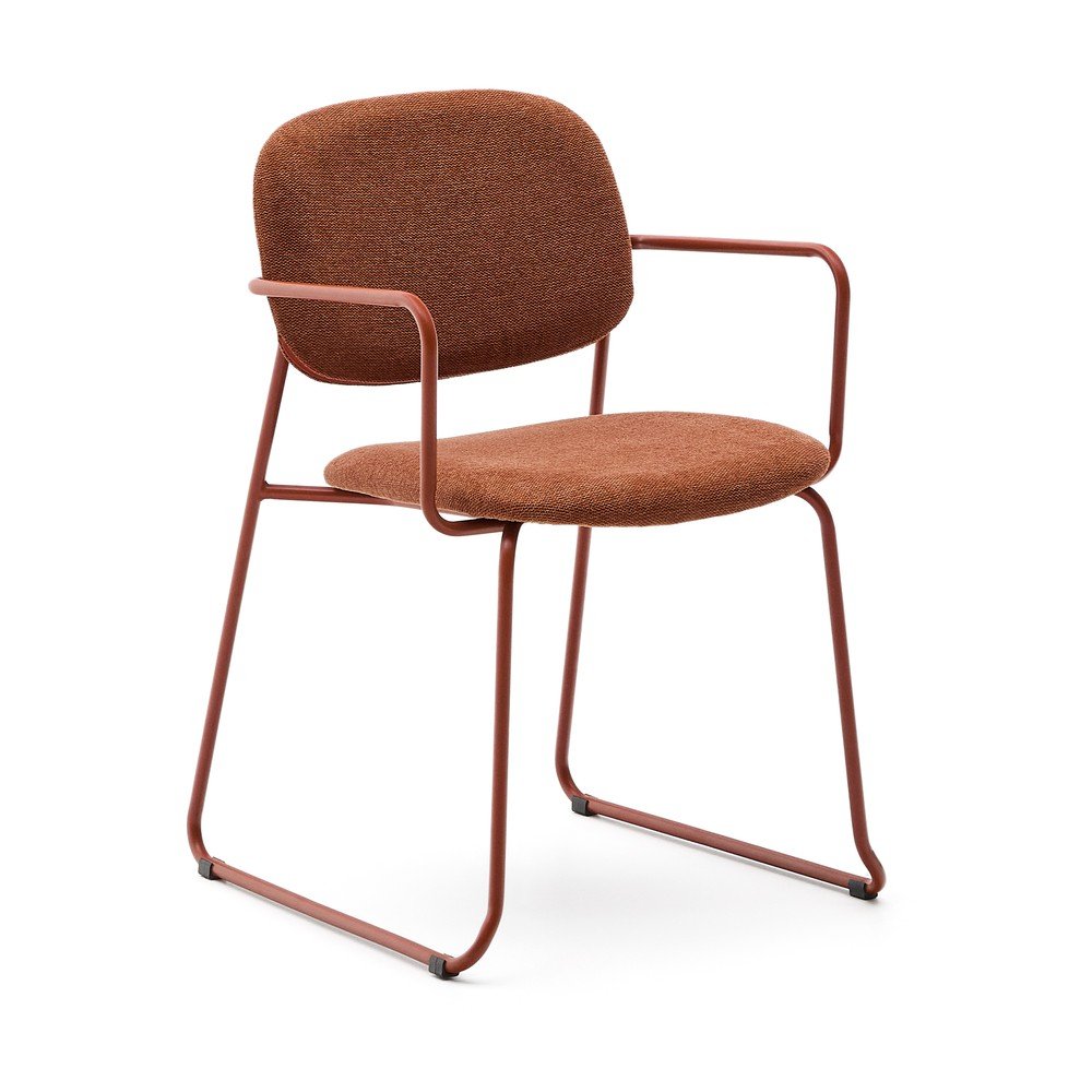 Kovová jedálenská stolička s podrúčkami v terakotovej farbe Meli – Kave Home