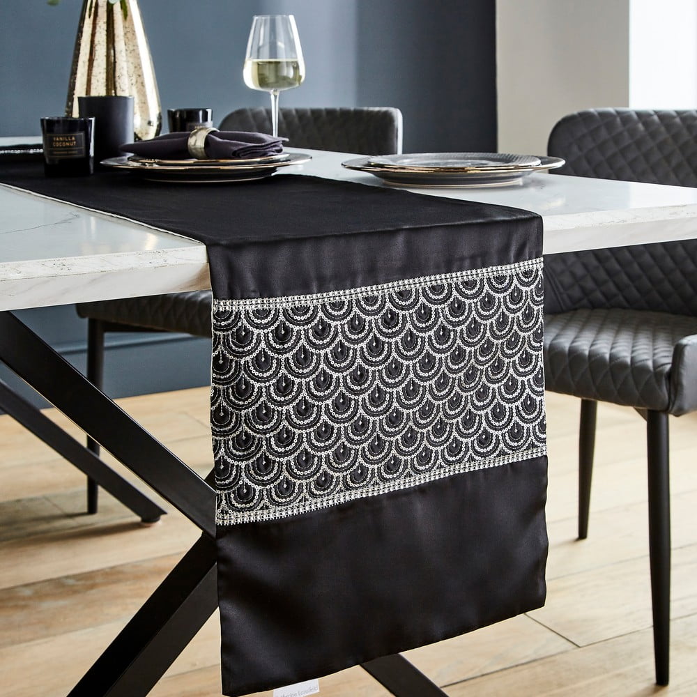 Behúň na stôl z mikrosaténu 32x220 cm Deco Sequin – Catherine Lansfield